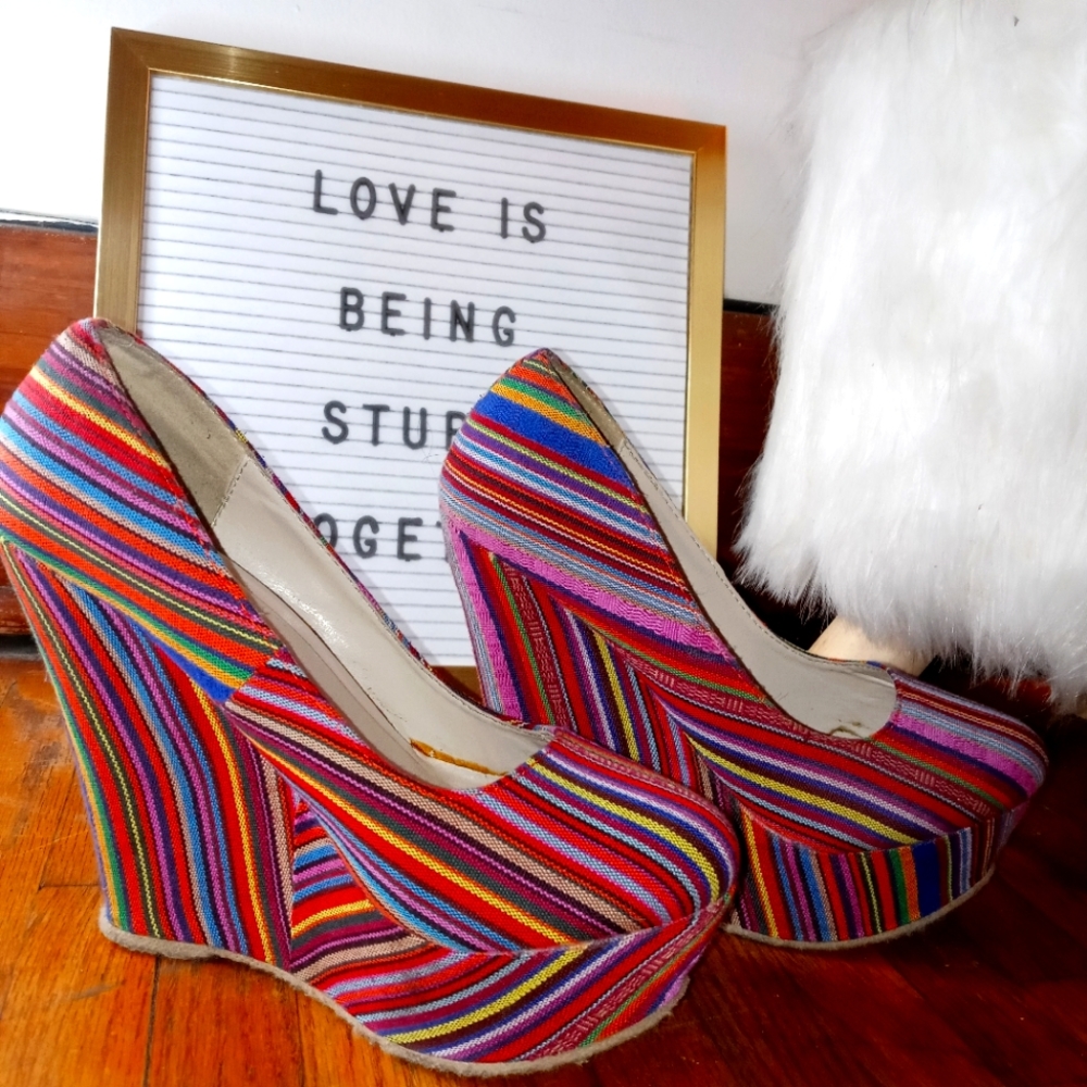 Trendy Fuchsia Multicolor, Size 6.5. Gently used.